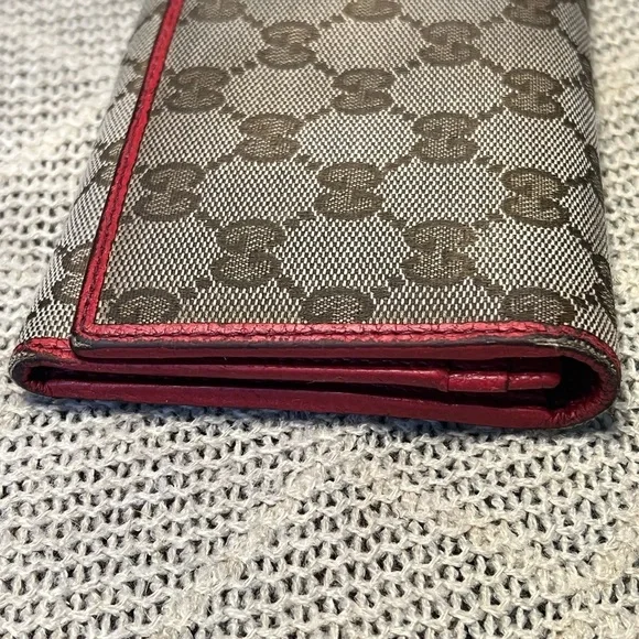 Gucci Beige and Red Monogram Wallet - Picture 10 of 14